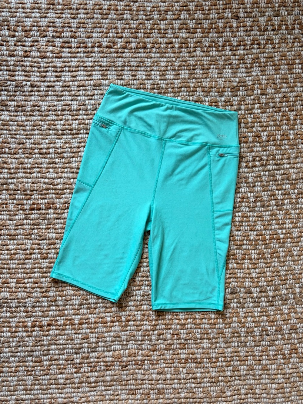 Jones New York Aqua-Turquoise blue High-Rise waist Bike Shorts. Women’s L